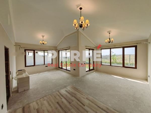 Продава се Къща в Ахелой - 125 кв.м за 2000 €/кв.м - Снимка #1