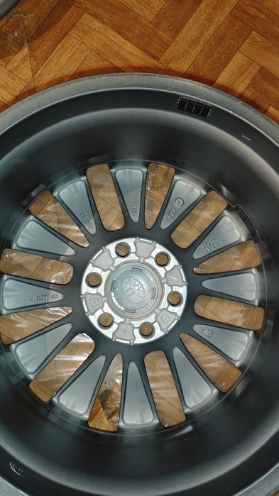 Тойота 300 новые оригинал 20е