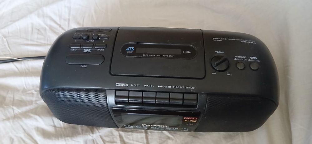 Radio casetofon cu ceas panasonic