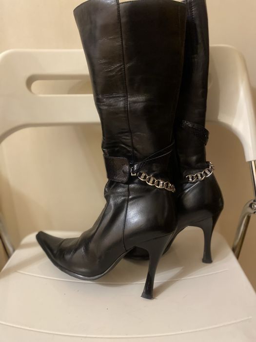 Продавам ботуши, висок ток, черни, 36 номер,