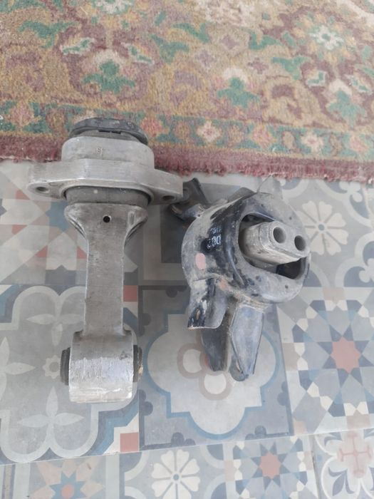 Подушка даигателья