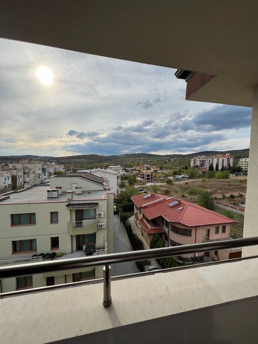 Тристаен апартамент в кв.Железник