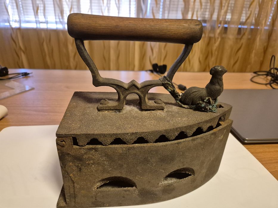 Fier de calcat vechi .