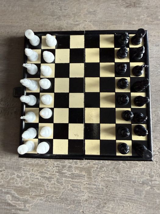 Joc de sah magnetic
