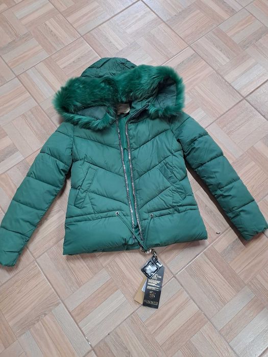 Ново дамско яке М размер