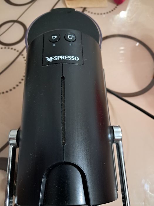 Vând nespresso pixie