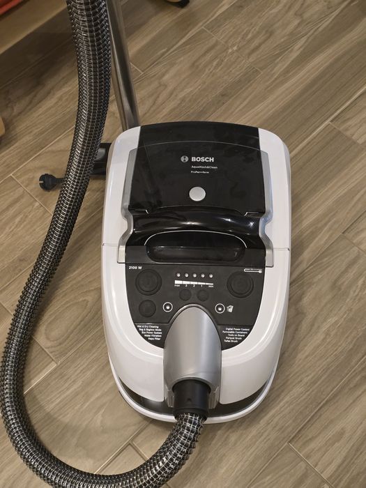 Перяща прахосмукачка Bosch BWD421PRO, 3v1 vacuum cleaner for dry and w