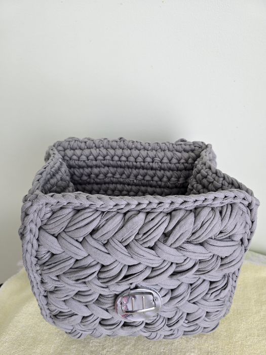 Geantă lucrată manual