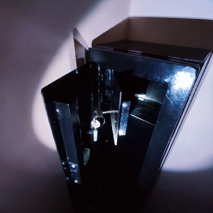 Сейф металлический