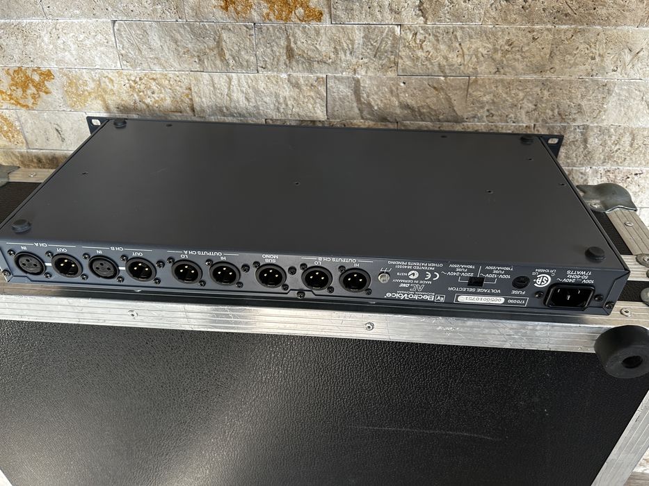 Vand crossover EV AC ONE (procesor dynacord powernax 230)