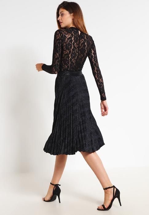 Body negru marime L cu dantelă de la Soaked In Luxury Danemarca.