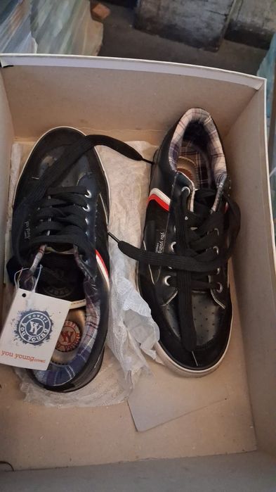 Vând încălțăminte nouă