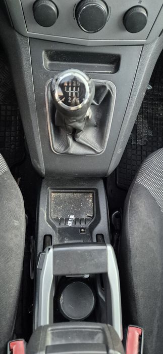 Vând opel zafira