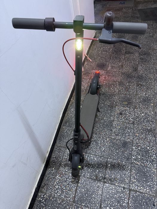 Trotineta electrica Xiaomi Electric Scooter 4, 300 W, Autonomie 35 Km, 25 Km/h, Negru