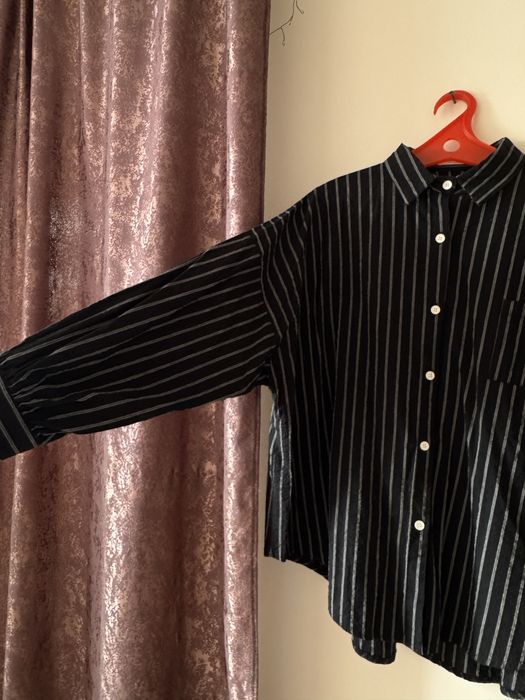 Продам рубашку черную в полоску