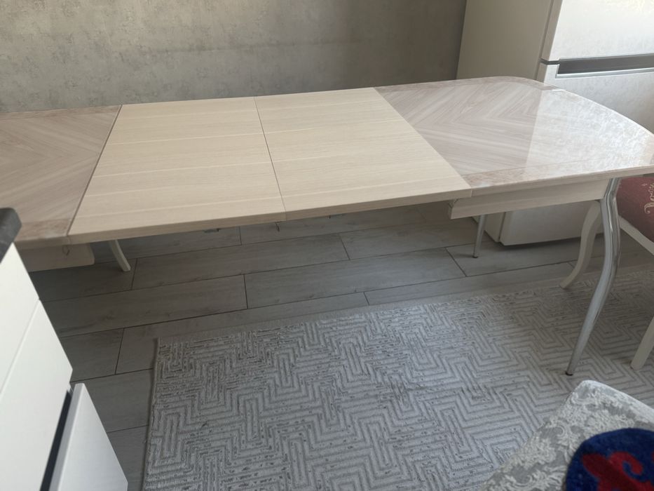 Продам кухонный стол