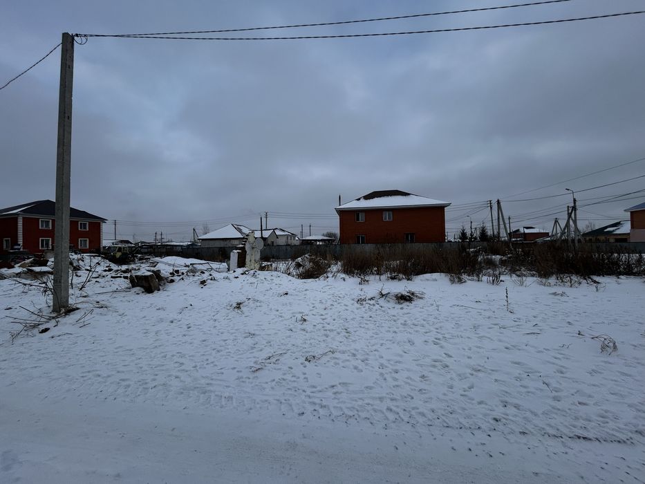 Участок с фундаментом и времянкой