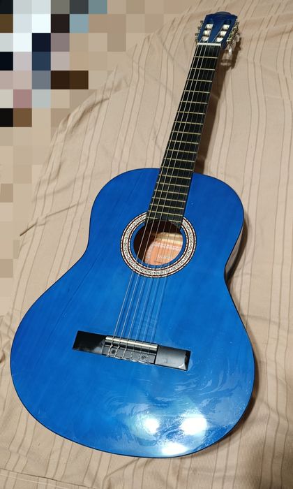 Продам акустическую гитару