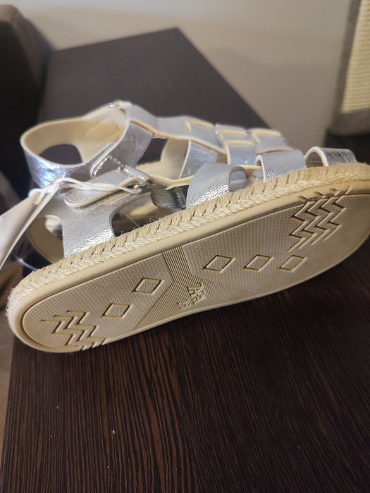 Сребърни сандали Zara