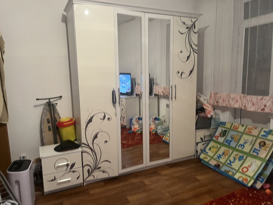 Продается спальный гарнитур