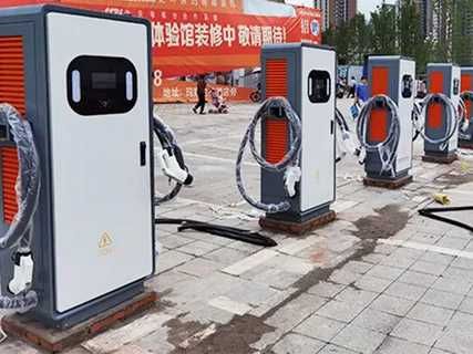 AC-chargers. Elektr car uchun zamonaviy zaryatlash stansiyasi