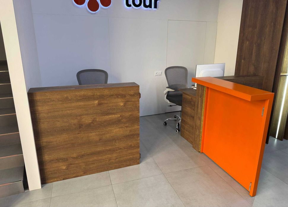 Сдается в аренду ресепшен рабочее место.