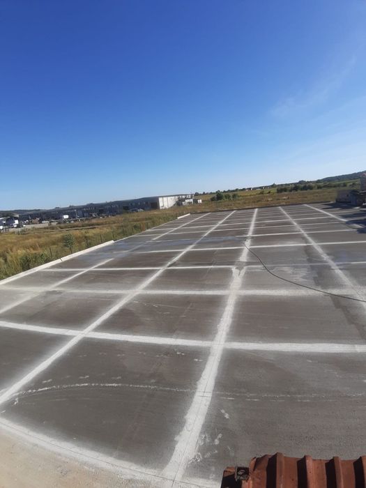 Sapa beton industrial cu Elicopter si Cuart - beton in curte