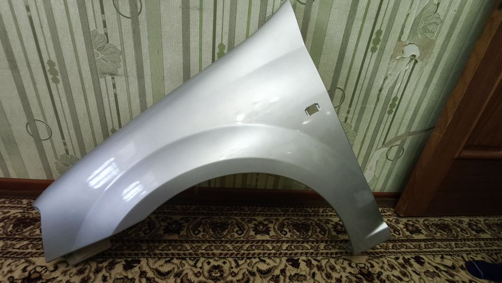 Переднее левое крыло Ларгус