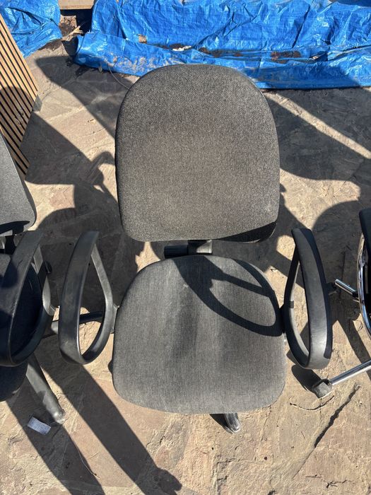 офисные кресла на колесиках