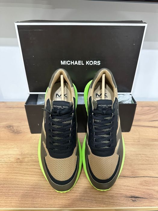 Кроссовки Michael Kors.