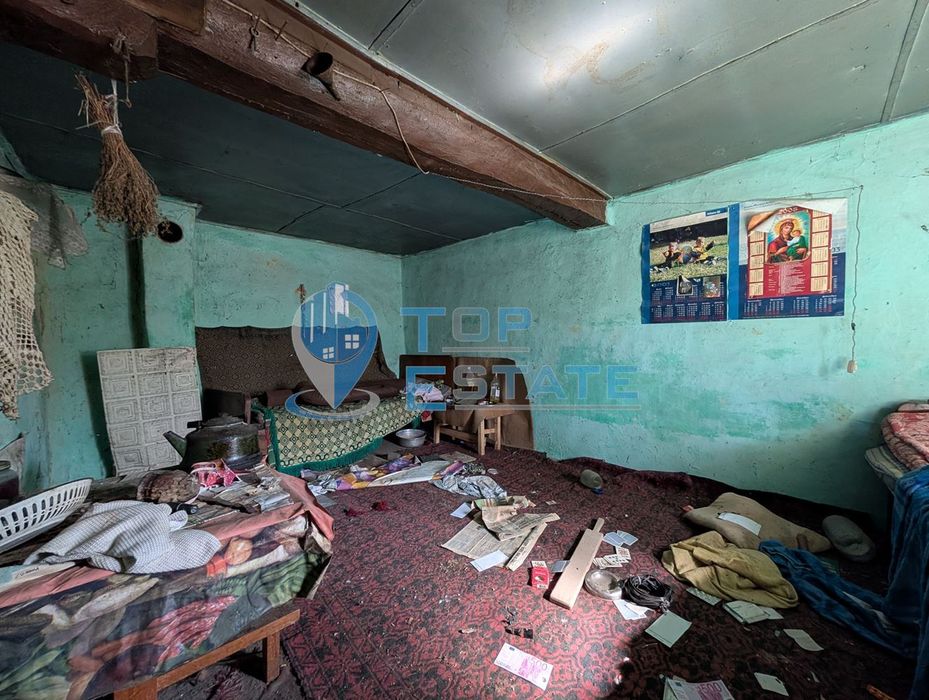 Парцел със стара двуетажна къща в село Ново село