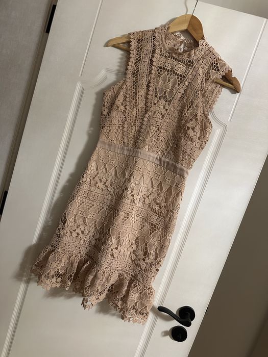 Дантелена рокля