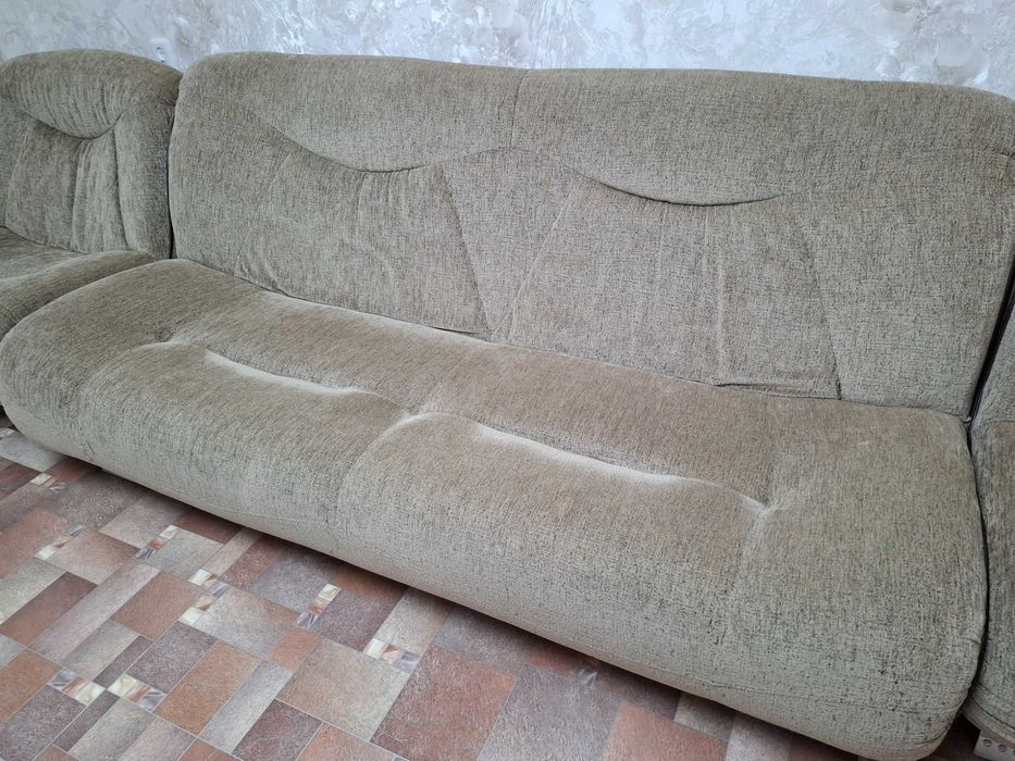 диван с двумя креслами