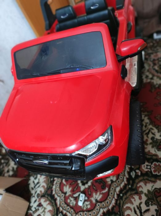 Продается машинка Ford для мальчиков