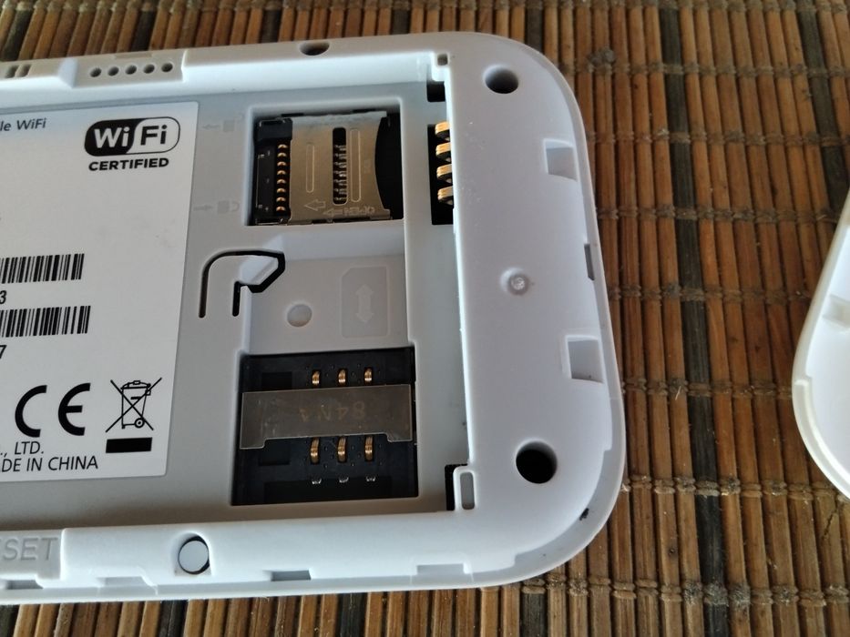 4G мини рутер- бисквитка за мобилен интернет със сим карти на YETTEL