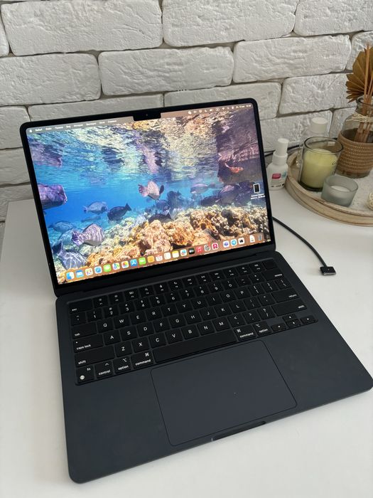 Продам Макбук эир м2/512 гб/ В отличном состоянии