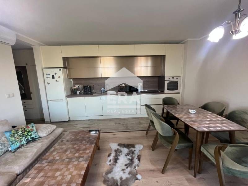 Тристаен обзаведен апартамент за продажба, в затворен тип комплекс Вар