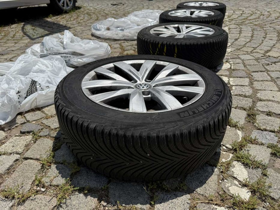 4бр. комплект джанти със зимни гуми Michelin 215/55/17 и джанти 7J/17H2 ET38 5x112