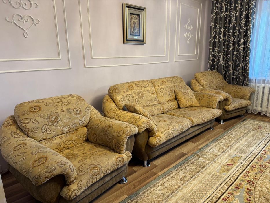Диван и два кресла