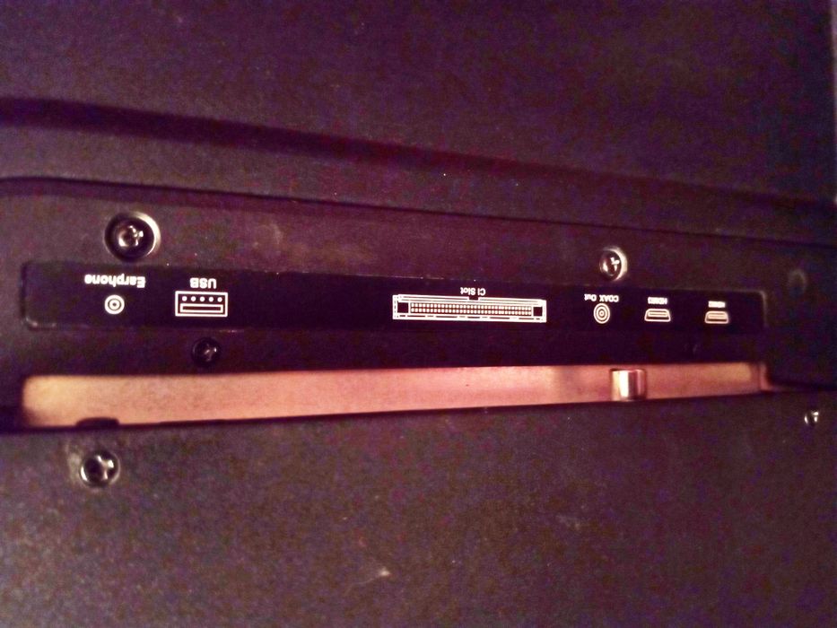 Телевизор LED  32 не смарт