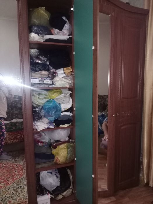 Продам шкаф очень вместительный за 60 тысяч.