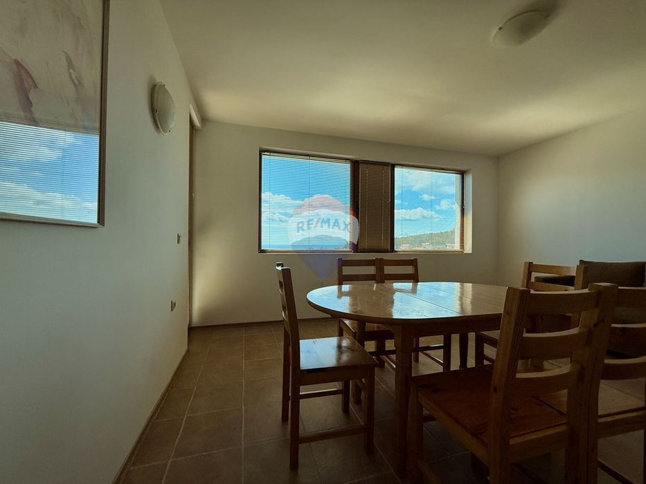 Апартамент с две спални и нескриваема морска гледка за продажба, гр.