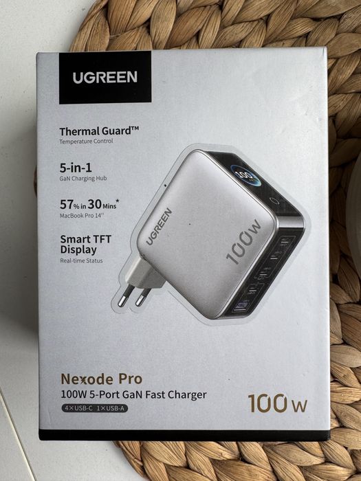UGREEN Nexode Pro 100W 5-Port GaN Зарядно с Дисплей