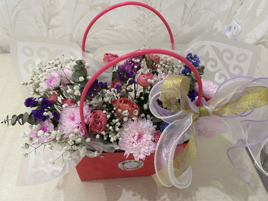 Цветы в корзинке