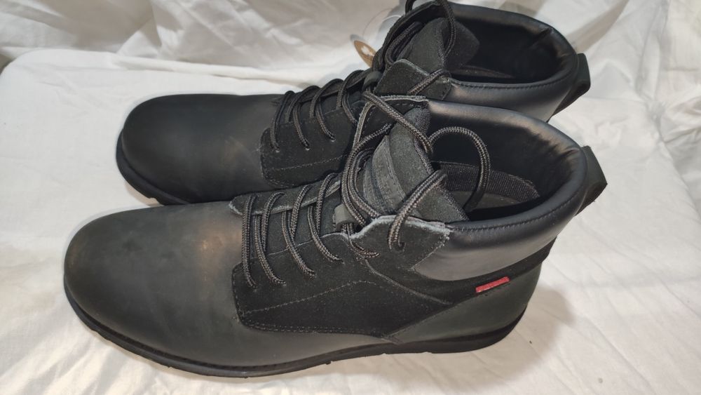 Леки и много удобни мъжки боти от естествена кожа LEVIS №44