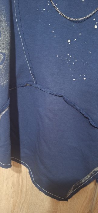 Pink Queen, Bukezy блузи