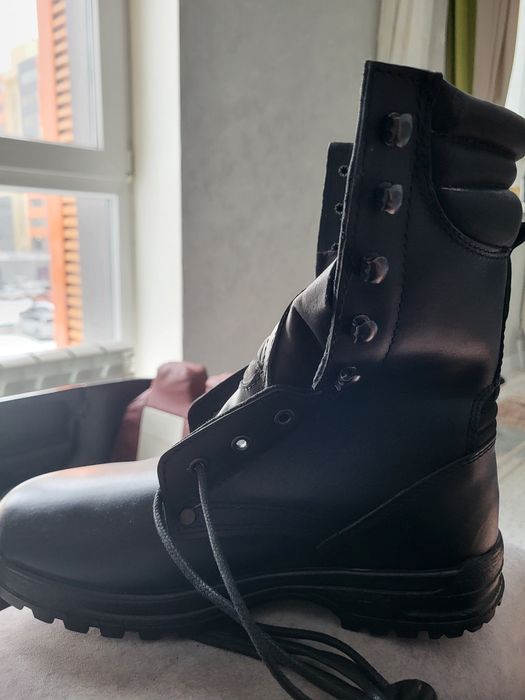 Продам зимние берцы 10000