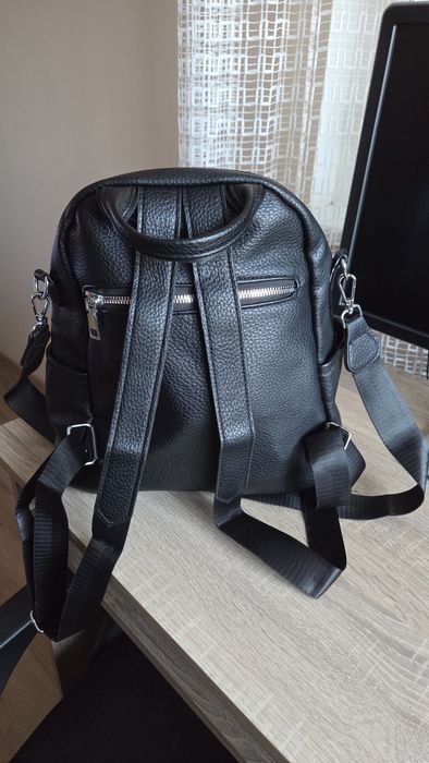 Черна дамска раница