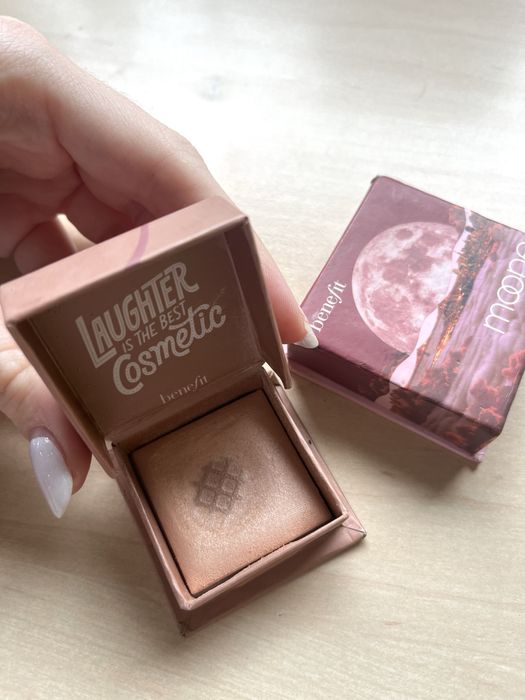 Руж и хайлайтър на Benefit Cosmetics