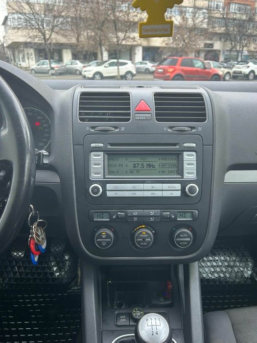 Vând Golf V negru 2007, 1.6 + GPL